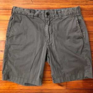 Men’s J Crew 32” Stretch Washed Chino Shorts, Grey